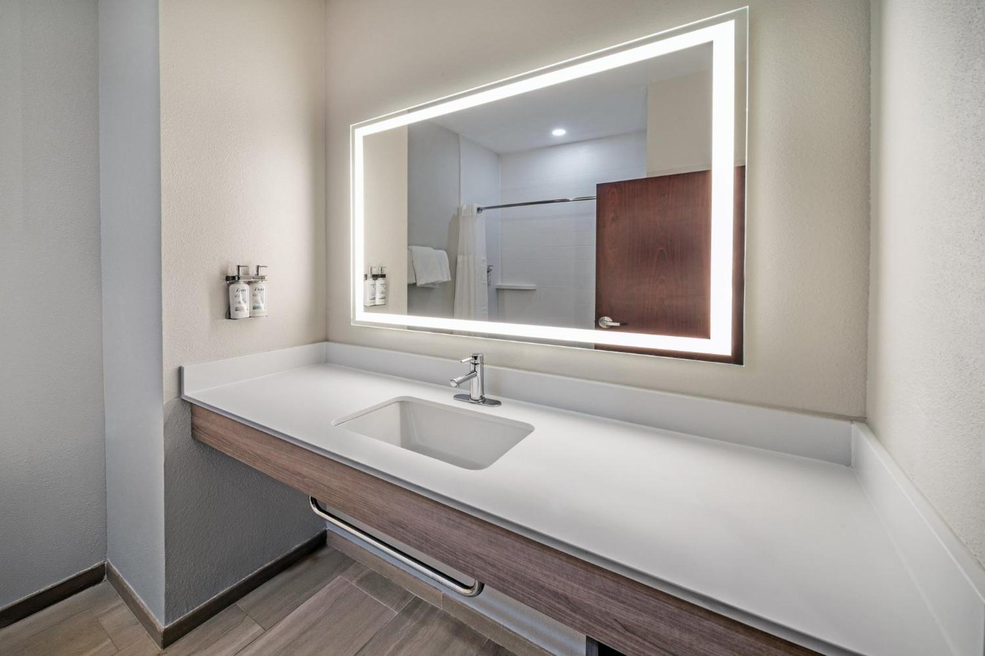 Holiday Inn Express Hotel & Suites Henderson - Traffic Star By Ihg Exterior foto